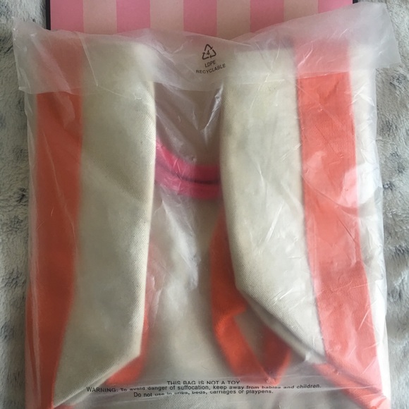 Victoria's Secret Beach Tote Bundle - Picture 7 of 8